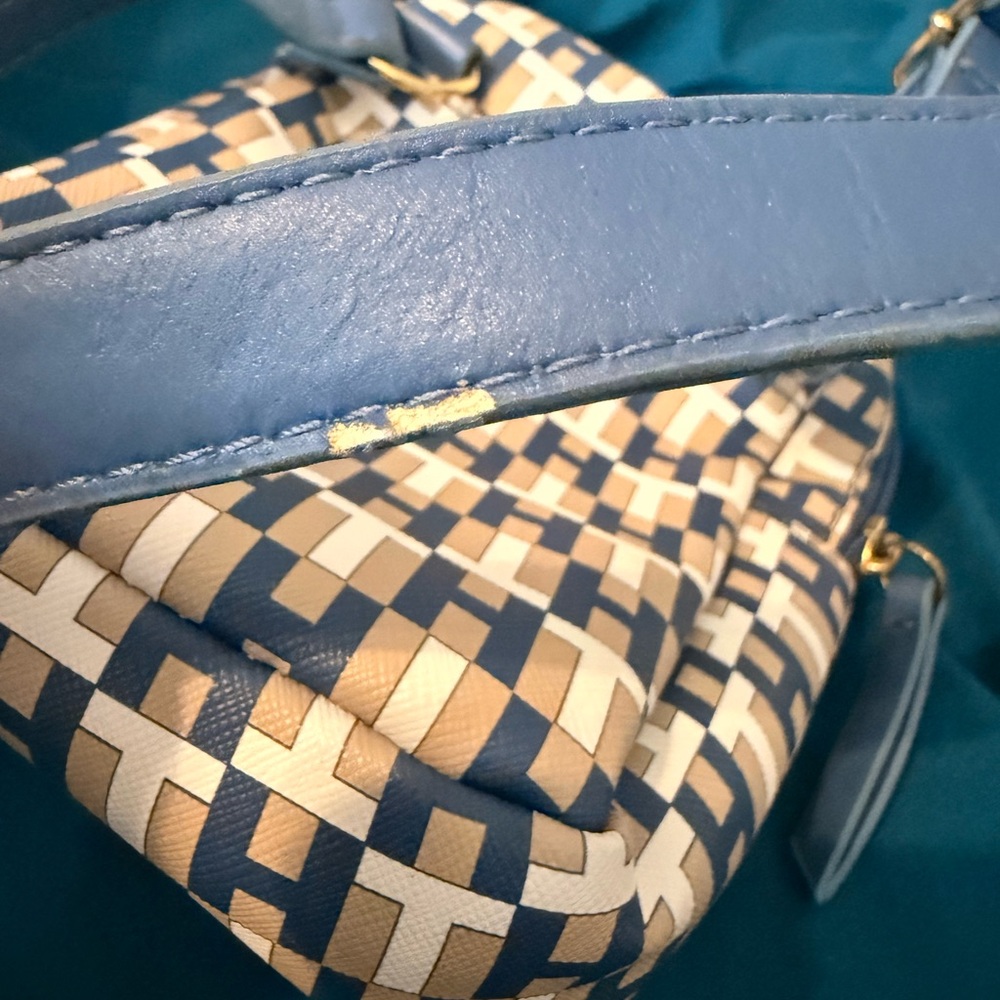 Tommy Hilfiger Navy and Red Interior Bag - Picture 3 of 9